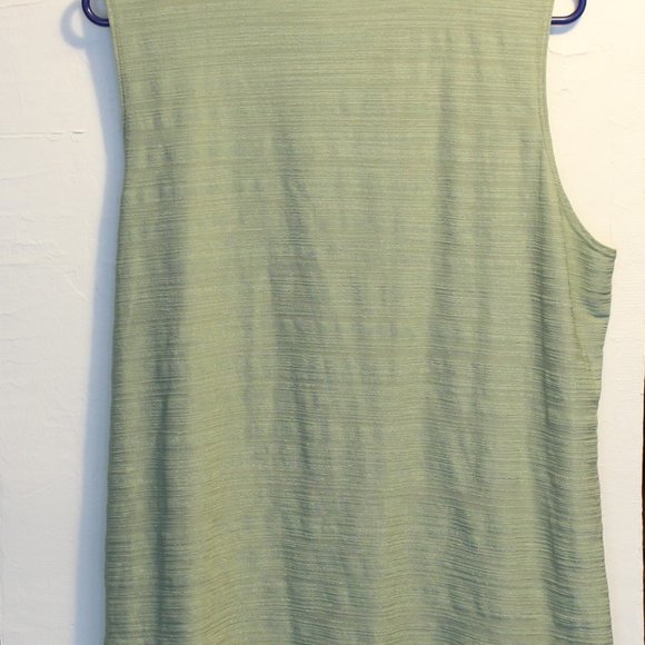 Mock neck sleevless blouse - Picture 3 of 3